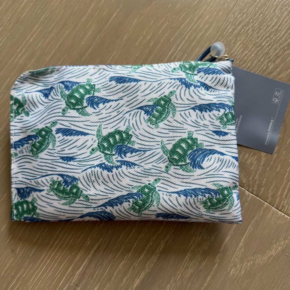 HAWAII EXCLUSIVE United Reyn Spooner amenity kit - Picture 2 of 3